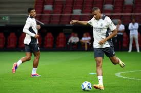 长春亚泰降级后换帅，新任主帅阎峰资历不足，俱乐部因成本考量选择本土球员，试图重建中超之路。